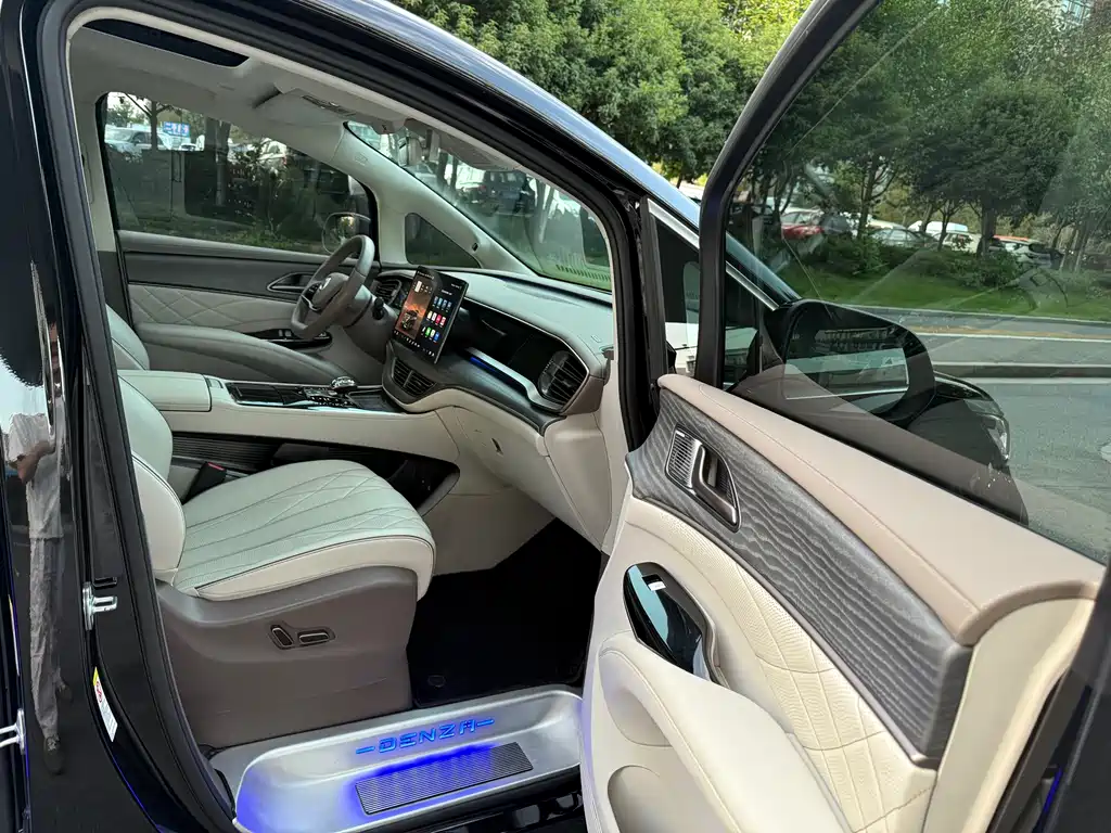 Denza D9 2022 DM-i 970 four-wheel drive premium type