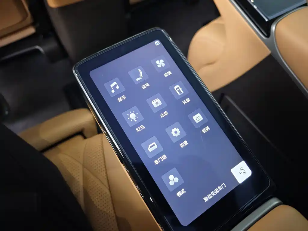 Denza D9 2025 DM-i Smart driving Version 1020 four-wheel drive premium type