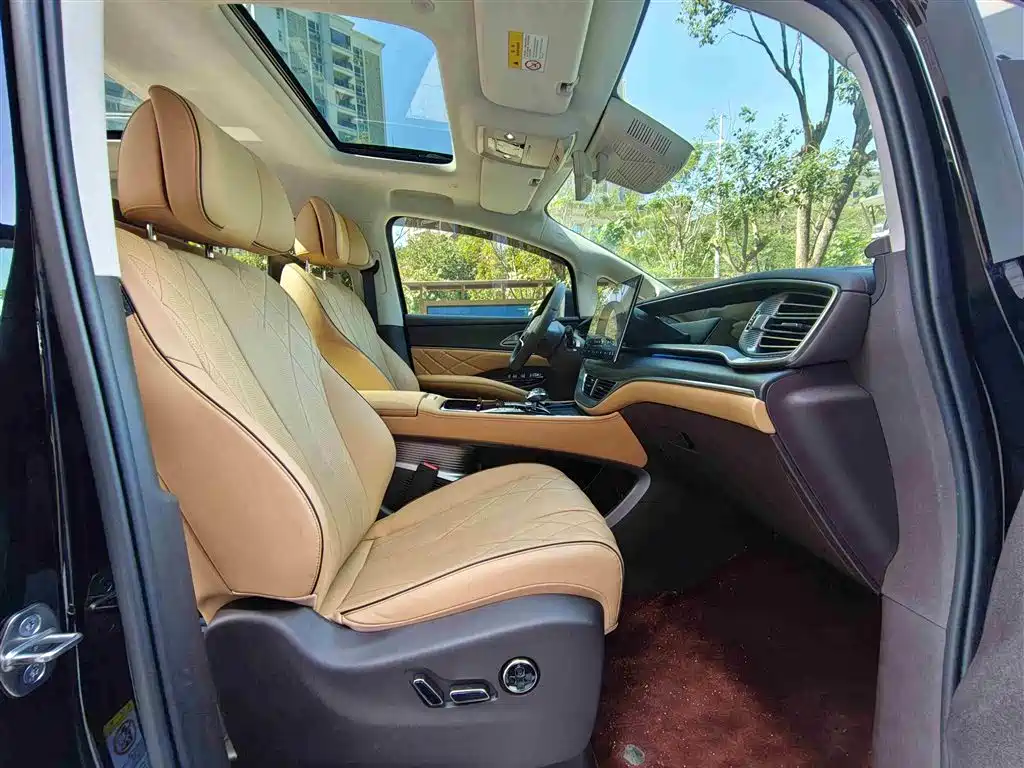 Denza D9 2024 DM-i 980 four-wheel drive flagship model