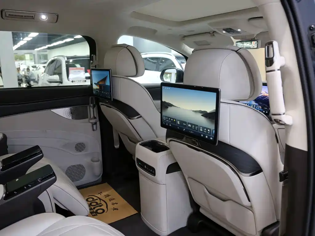 Denza D9 2024 DM-i 980 four-wheel drive flagship model