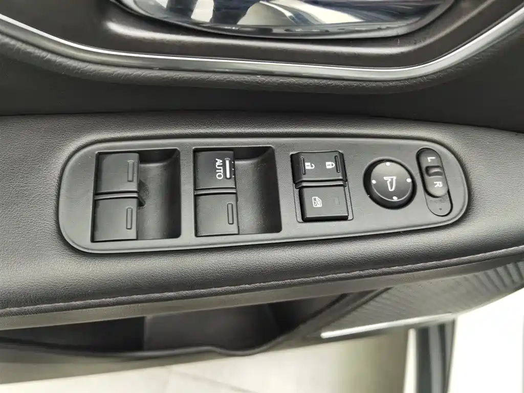 Dongfeng Honda M-NV 2021 Shangcheng Edition