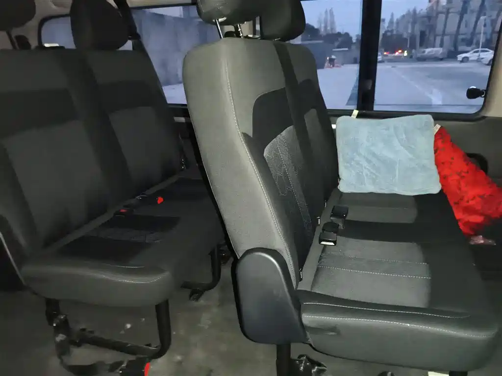 Lingzhi 2023 M5L 1.6L comfortable 9-seater