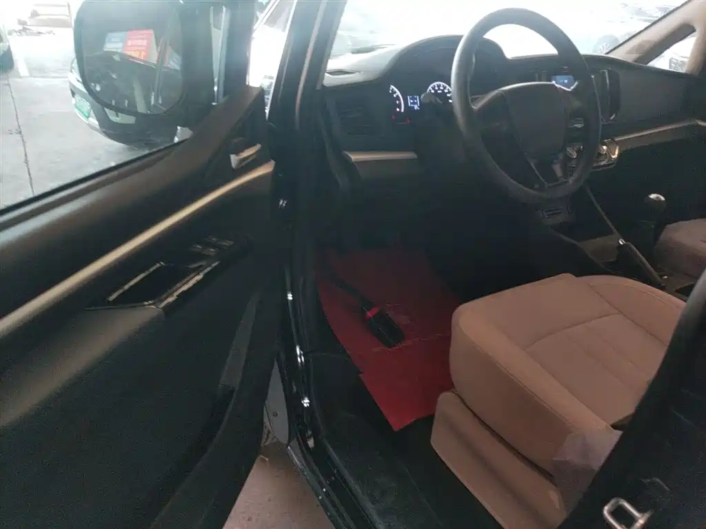 Lingzhi 2023 model M5L 1.6L basic type 7 seats