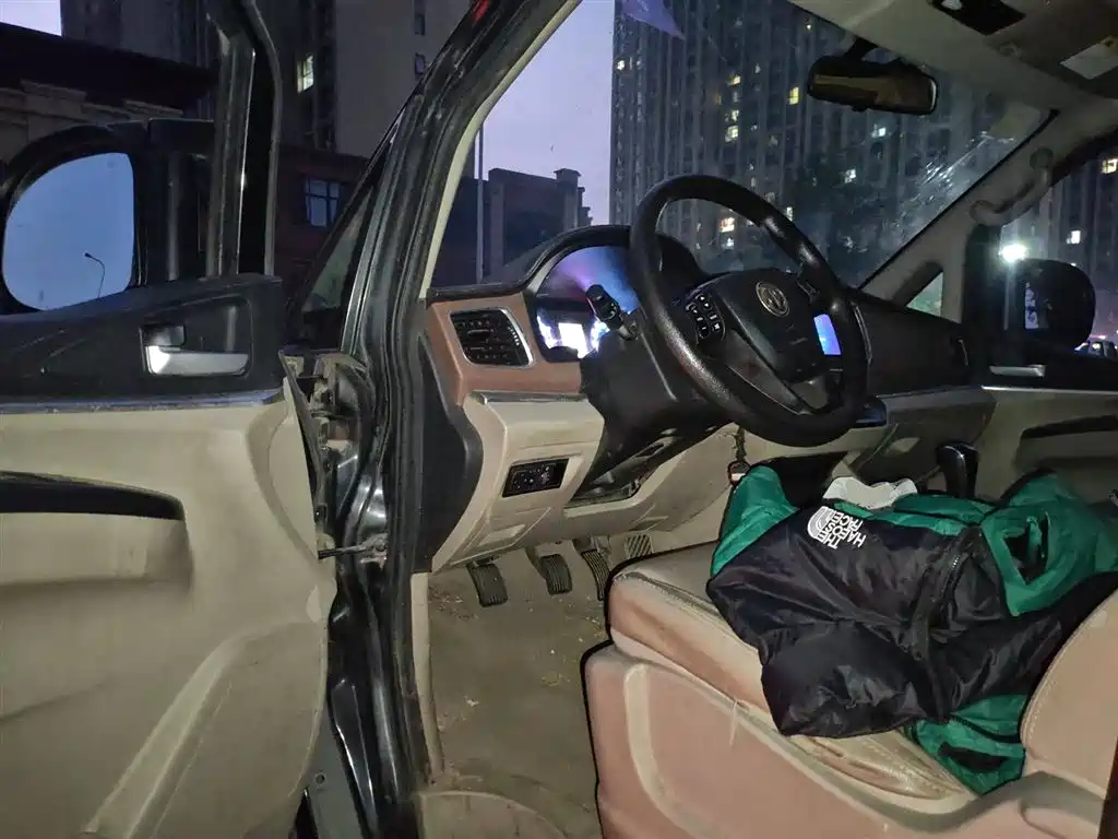 Lingzhi 2020 M5L 1.6 L luxury 7-seater