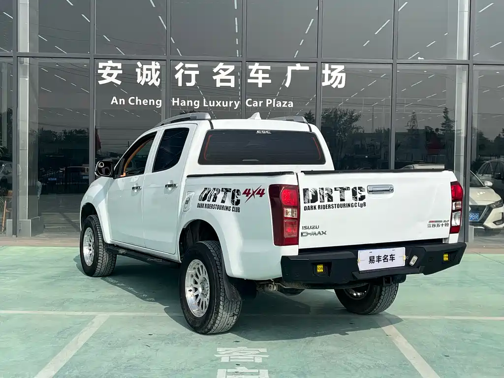 D-MAX 2019 3.0T four-wheel drive automatic ultra-luxury 4JJ1-TC HI