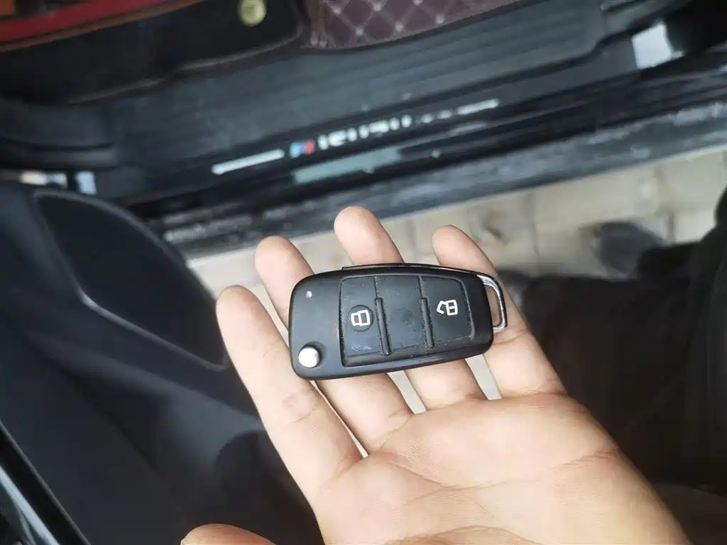 Lingtuo 2020 2.5T two-wheel drive manual pilot version Country VI extended version JE4D25Q6A