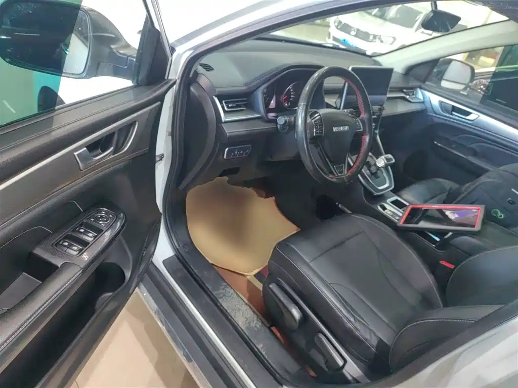 Haval M6 2021 PLUS 1.5T DCT Luxury Smart Connection Type