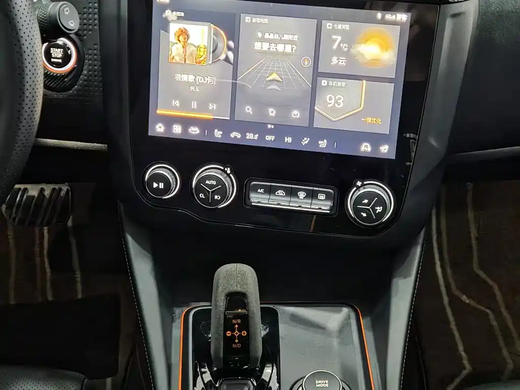 Lynk & Co. 02 Hatchback 2021 Model 2.0 TD Halo Driving Control Kit Version