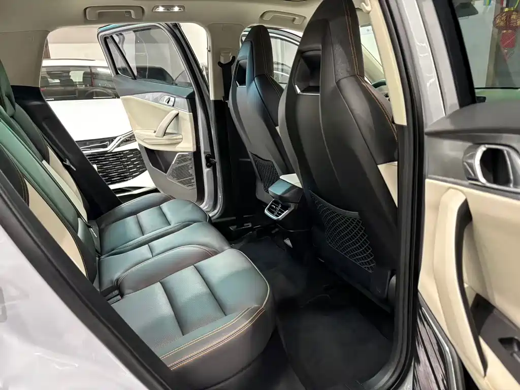 Lynk & Co. 06 EM-P 2022 PHEV 84KM battery Life Version Pro