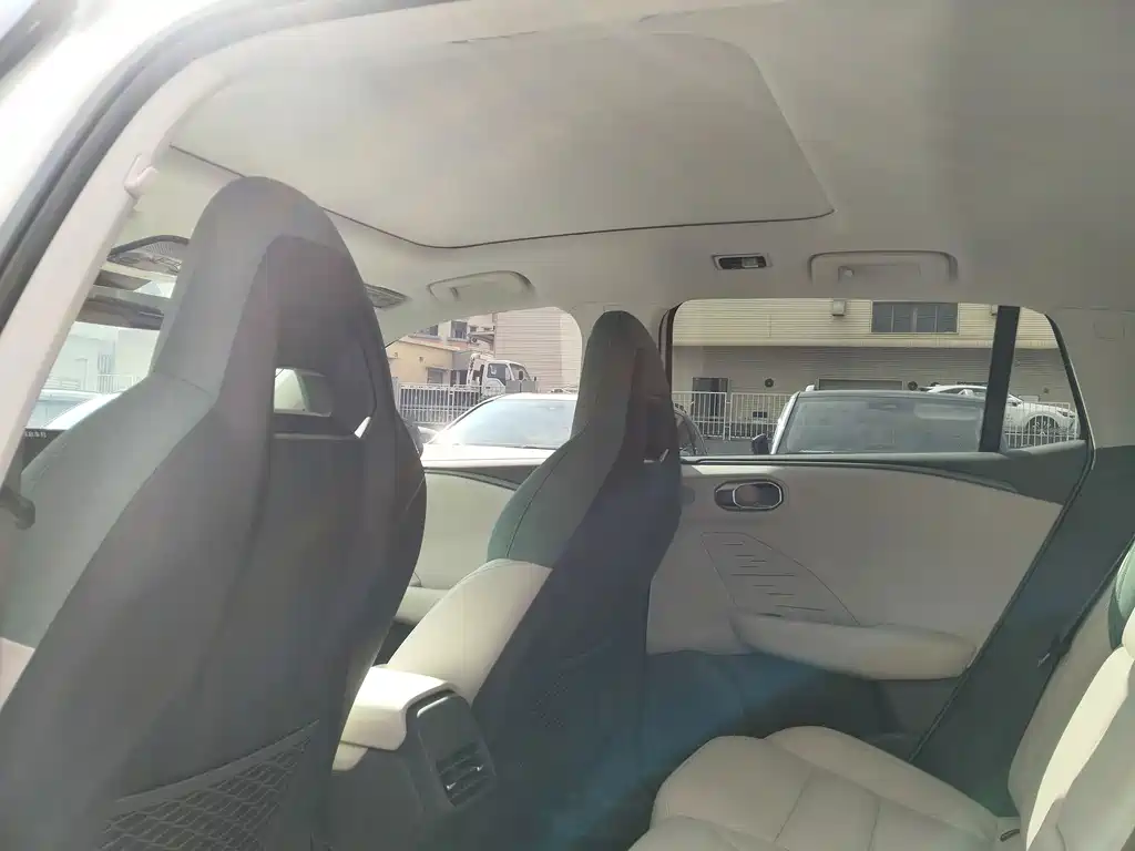 Lynk & Co. 06 EM-P 2023 EM-P 126 long battery Life Halo