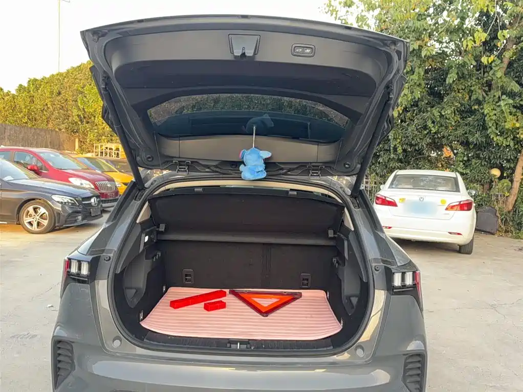 Lynk & Co. 06 EM-P 2022 PHEV 84KM battery Life Version Pro