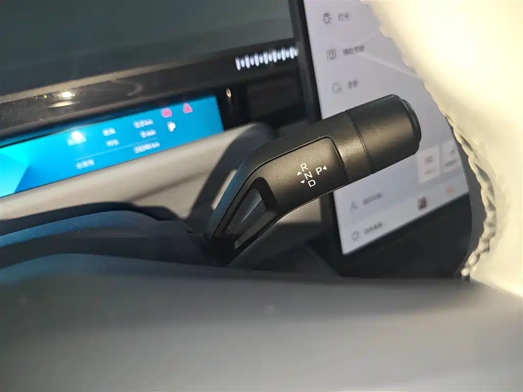 Lynk & Co Z10 2024 95kWh 702km four-wheel drive smart driving Ultra