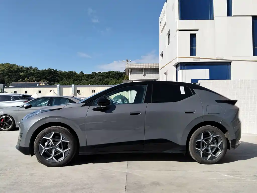 Lynk & Co Z20 2025 530km rear drive Pro