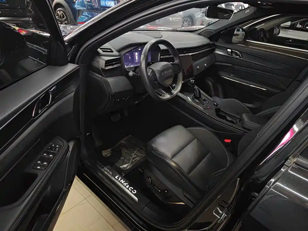 Lynk & Co. 01 2023 2.0 TD Four-wheel drive Night Edition