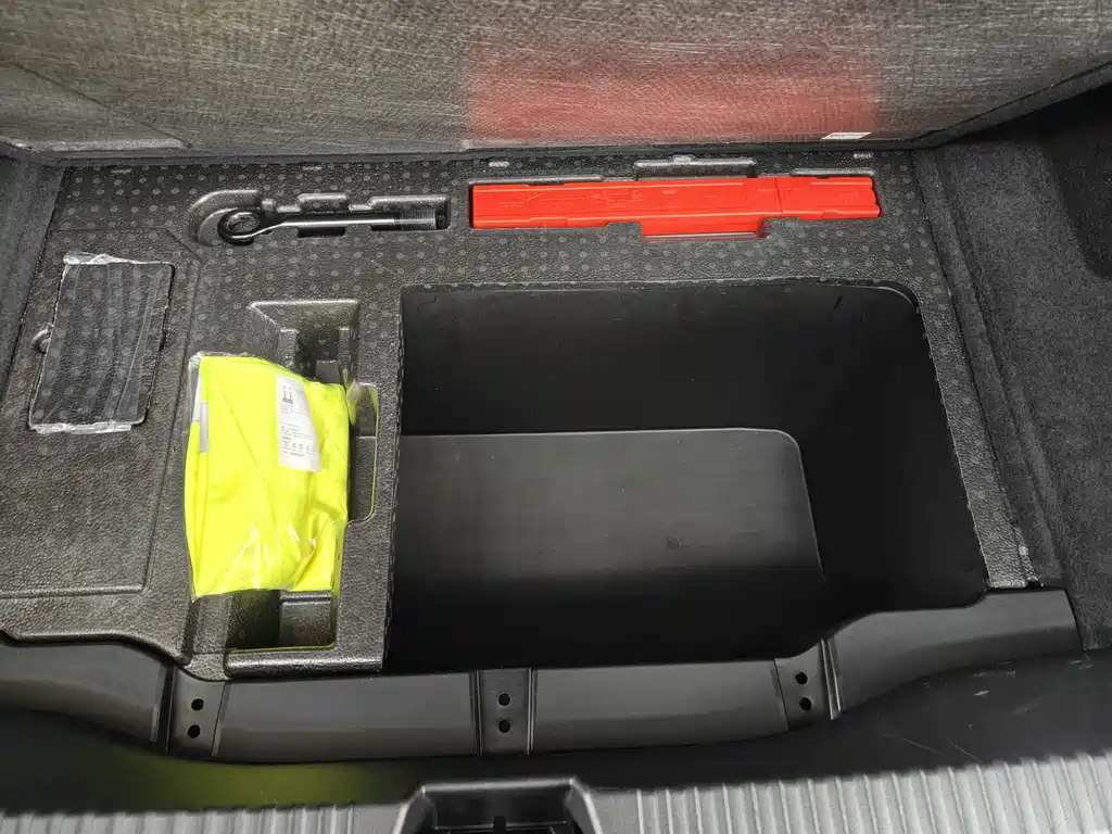 Lynk & Co Z10 2024 model 95kWh 766km rear drive Max