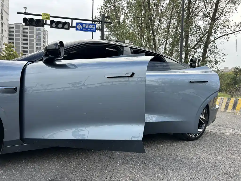 Lynk & Co Z10 2024 95kWh 702km four-wheel drive smart driving Ultra