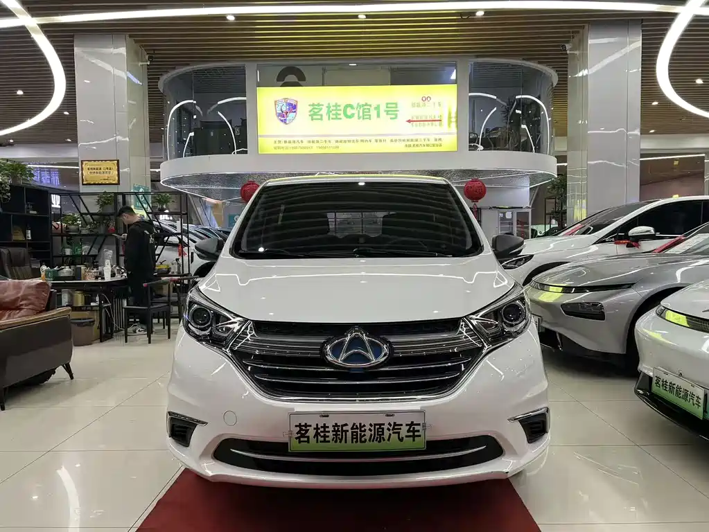 Changan Auchan A600EV 2019 facelift 6-seater