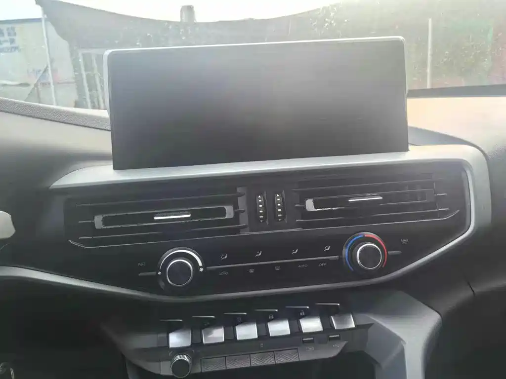 Changan Kaicheng F70 2020 2.5T diesel two-wheel drive luxury version national V front load 675 long axis JE4D25Q5A