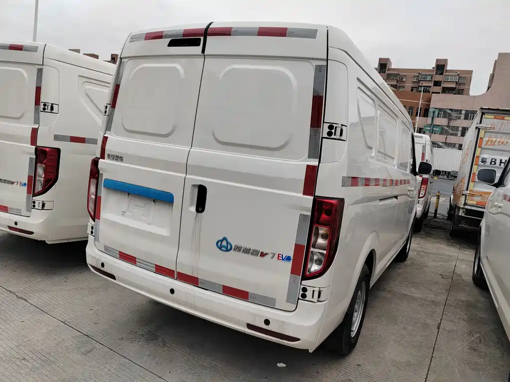 Crossing Star V7 EV 2025 251km comfortable 2-seater Ningde 2C 41.86 kWh