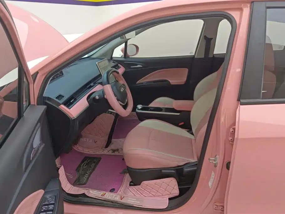 Nezha V 2022 Trendy 400 Lite Pink customized models