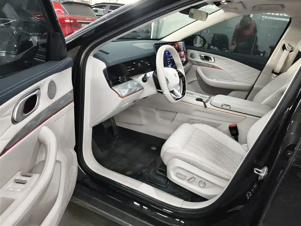 Nezha L 2024 pure electric 510 flash charge red version