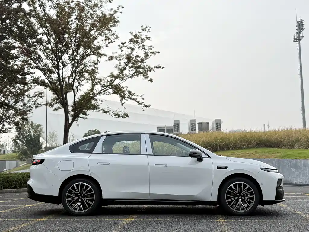 Zero run B01 2025 Model 550 Smart Travel Edition