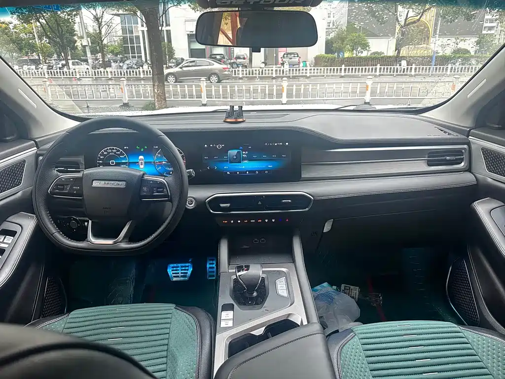 Jietu X90 PLUS 2021 model 1.6 TD DCT villa 5 seats