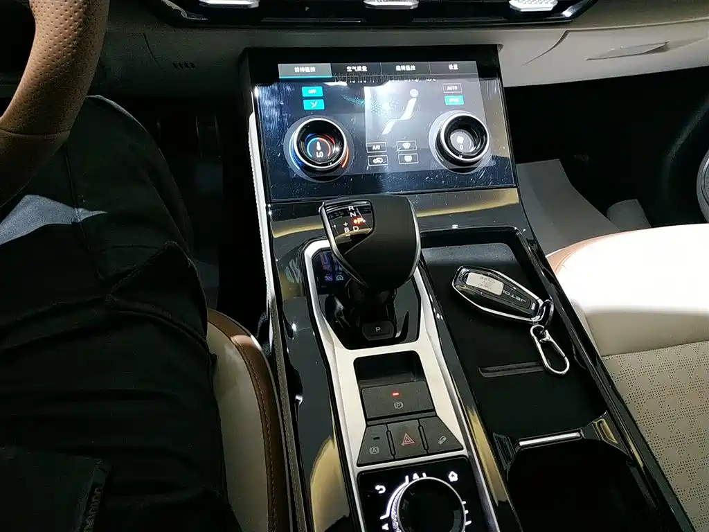 Jietu X70 C-DM 2024 Voyage Edition PRO+7 Seats