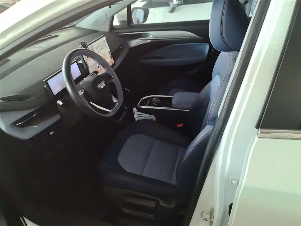 Geely Geometry M6 2022 Model 450 New Smart Type