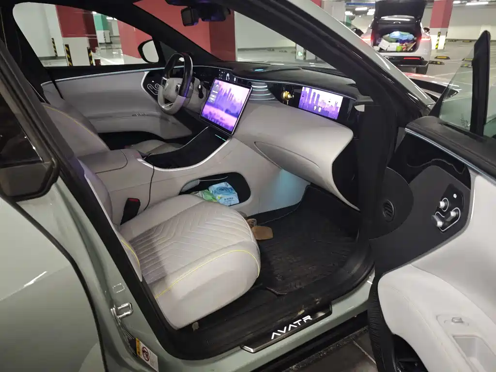 Avita 11 2022 long battery life Dual Motor Luxury Edition 5 seats