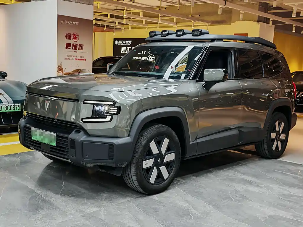 Dark blue G318 2024 four-wheel drive air suspension version