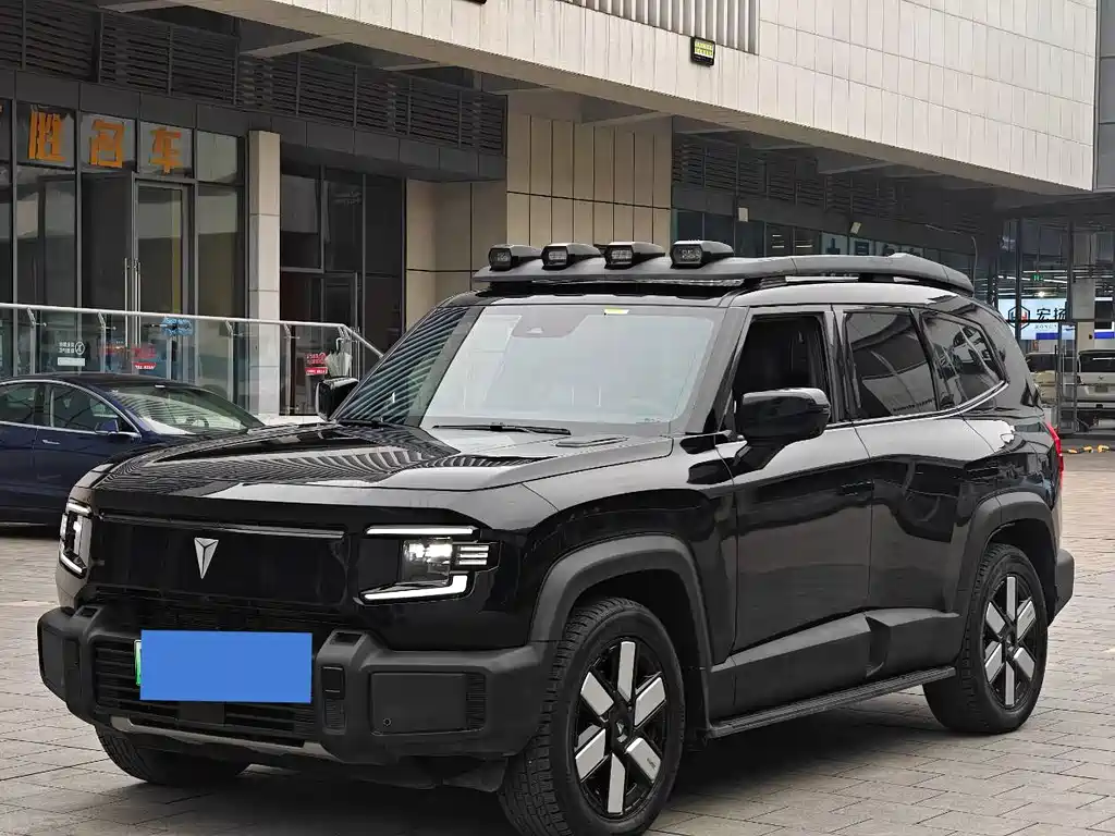 Dark blue G318 2024 four-wheel drive air suspension version