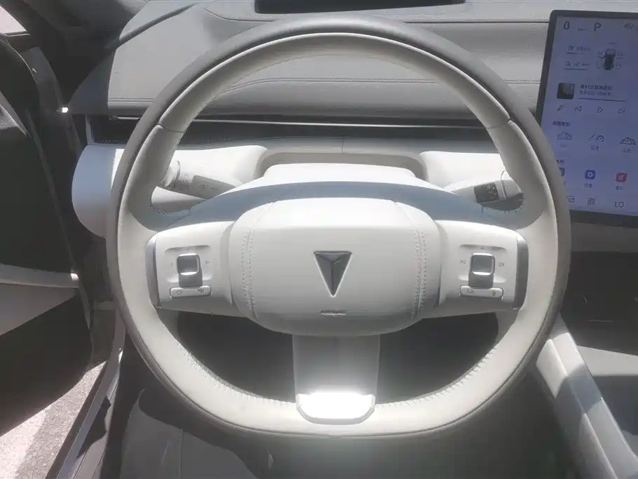 Dark blue L07 2024 230Max extended range version