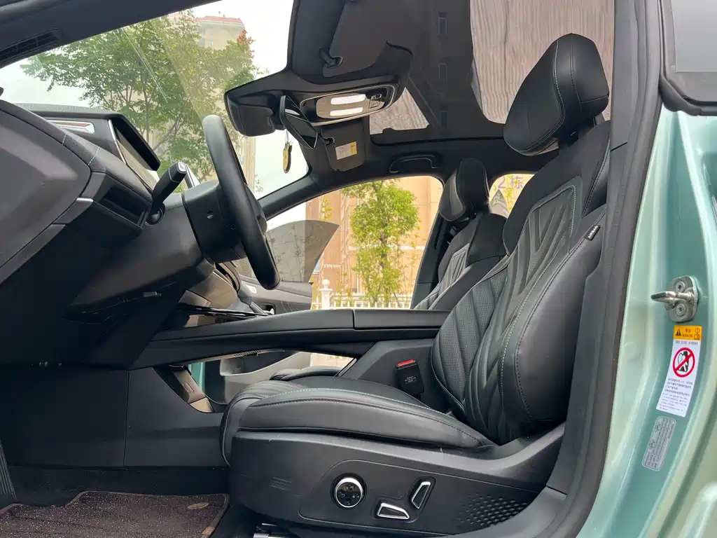 Dark blue SL03 2023 200Max extended range version