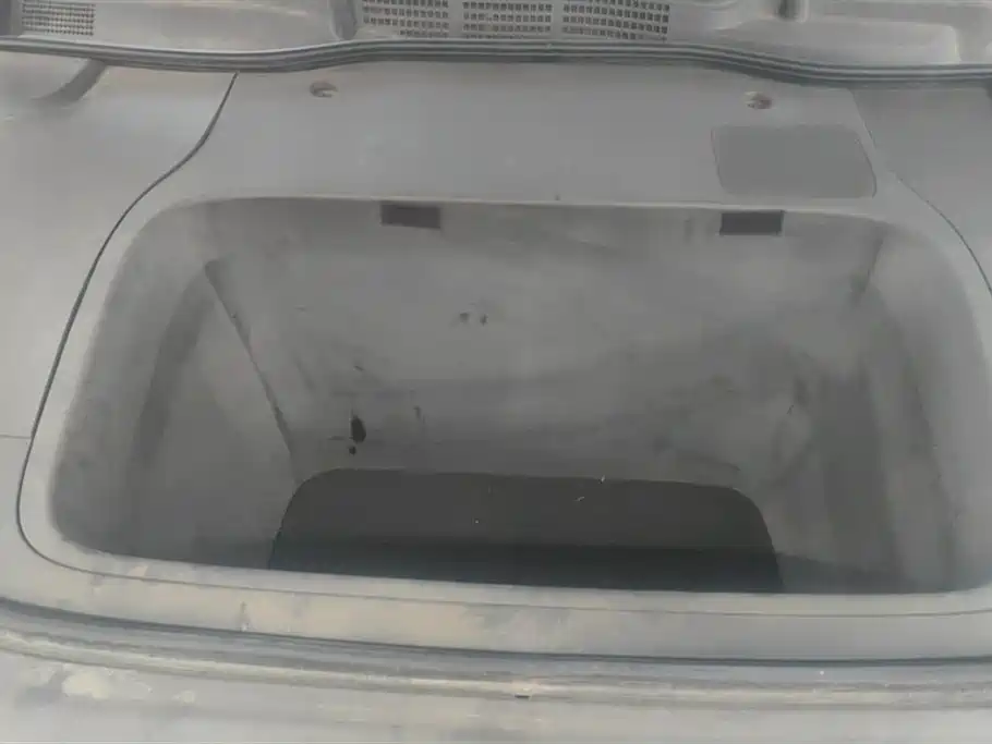 Dark blue SL03 2022 model 515 pure electric version