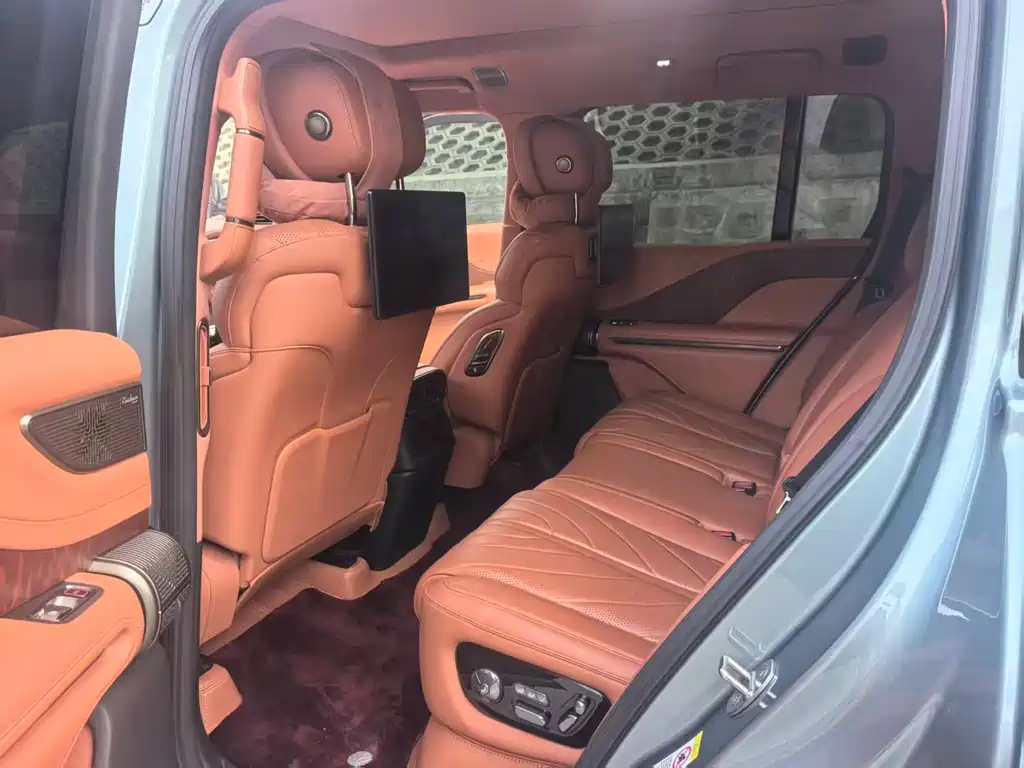 Look up to U8 2023 Deluxe Edition