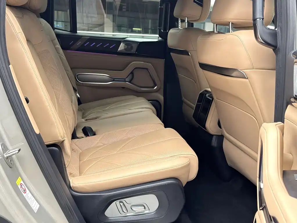 Leopard 8 2025 Zhiyong Ultimate Edition 7 Seats