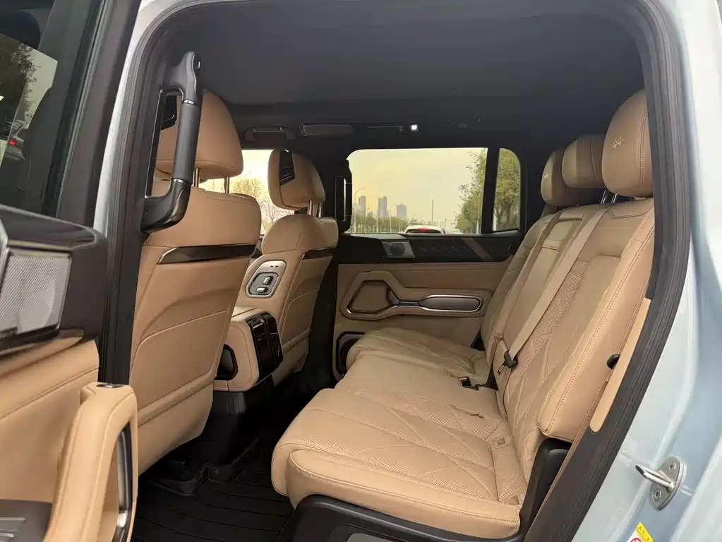 Leopard 8 2025 Zhiyong Ultimate Edition 7 Seats