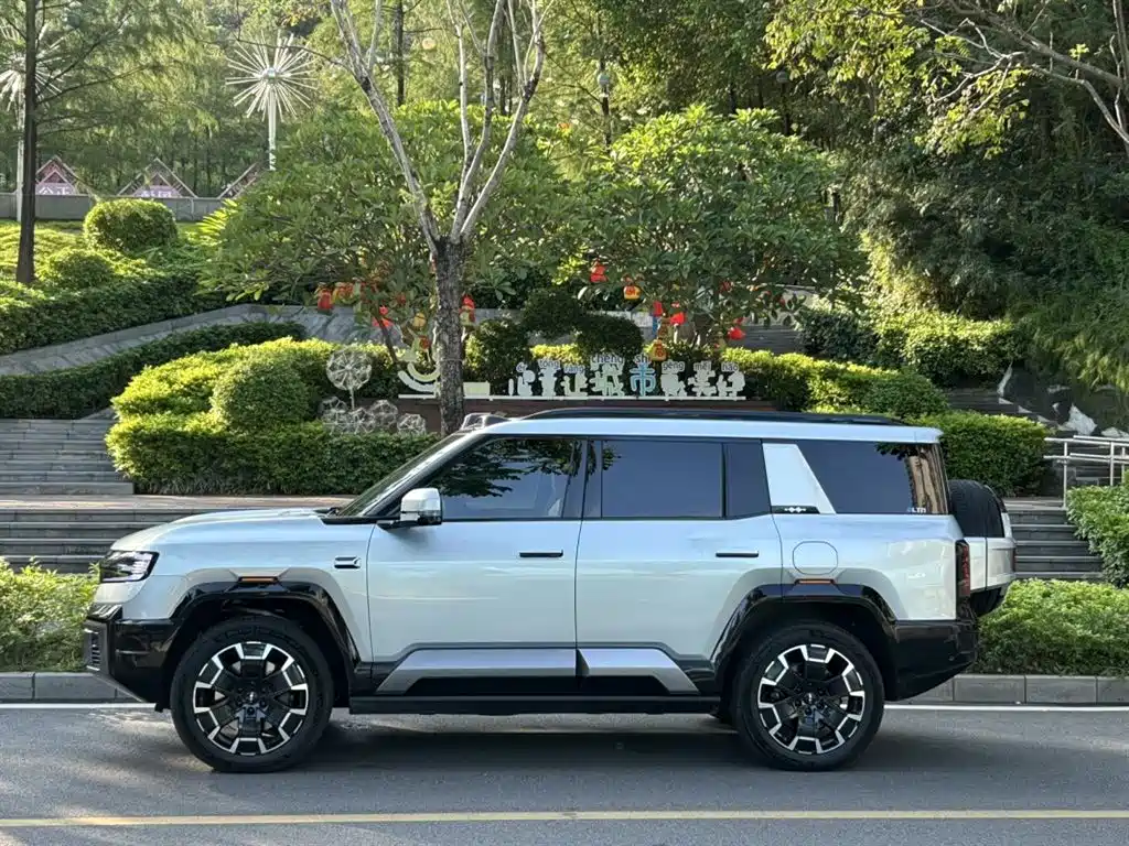 Leopard 8 2025 Zhiyong Ultimate Edition 7 Seats