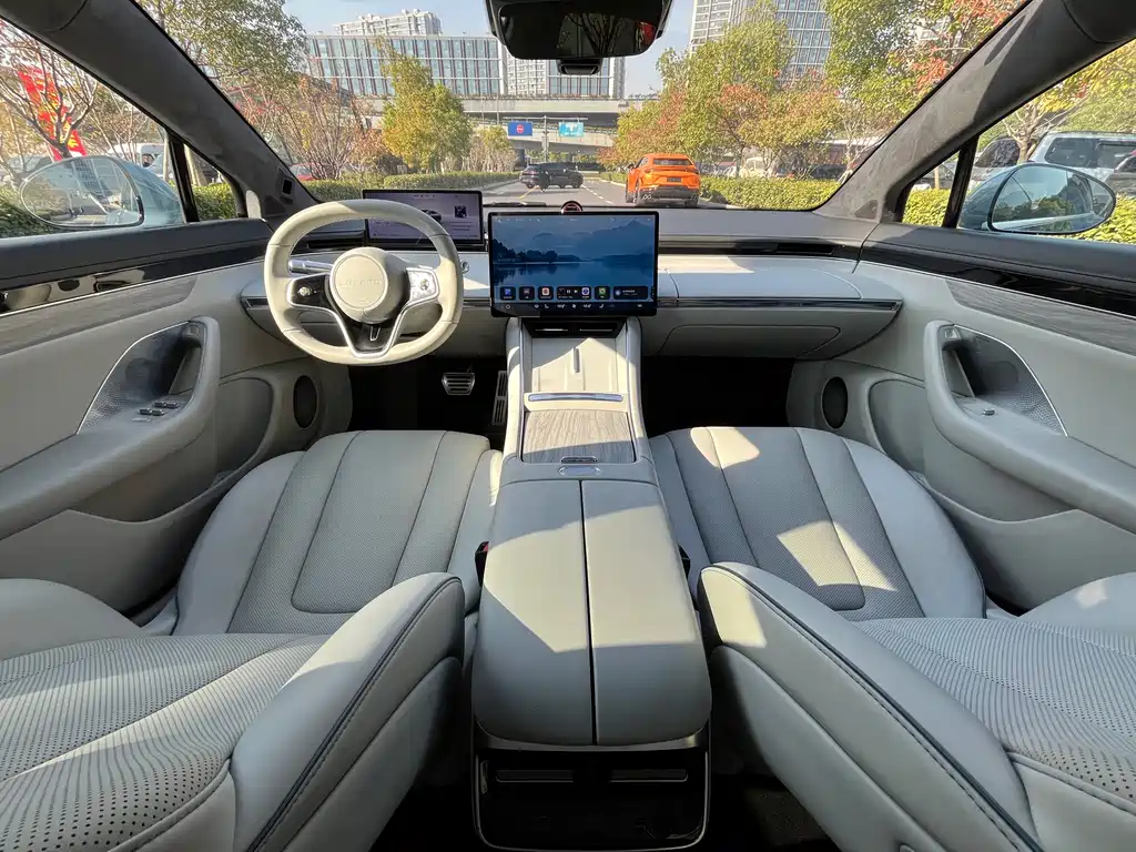 Zhijie S7 2025 model 705km Max