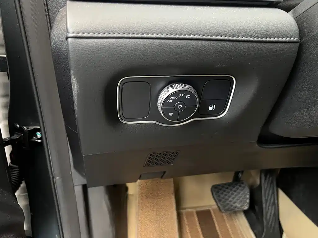 Fengyun T8 2025 1.5T 130km Comfort version 7 seats