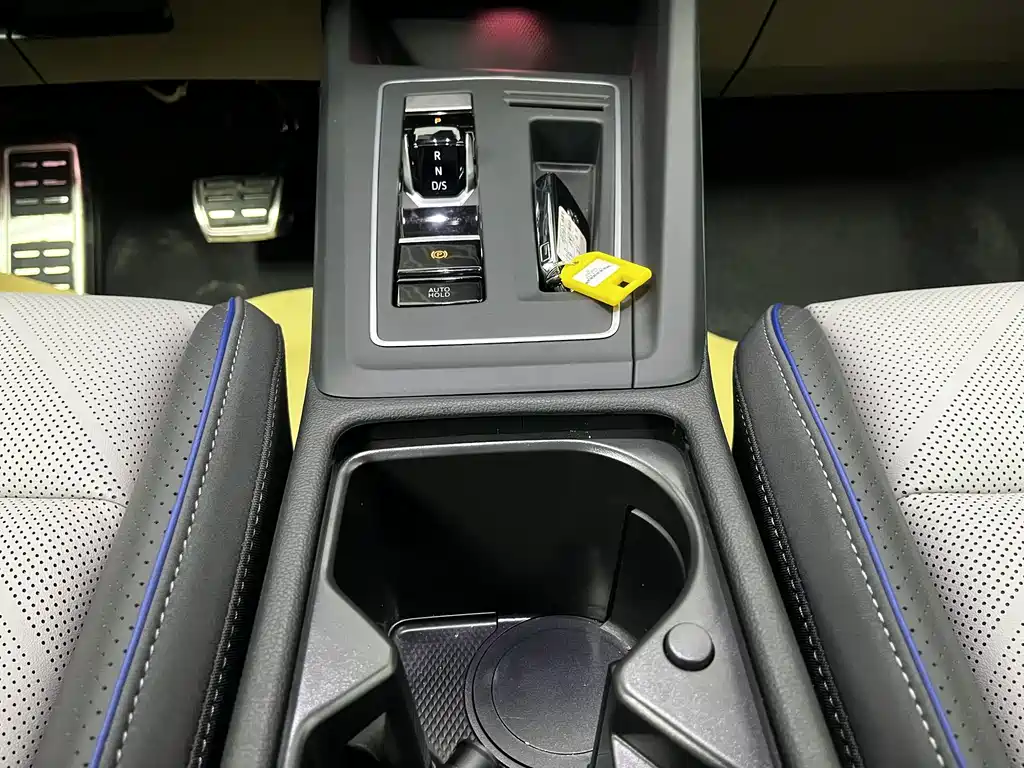 Golf 2025 model 300TSI R-Line