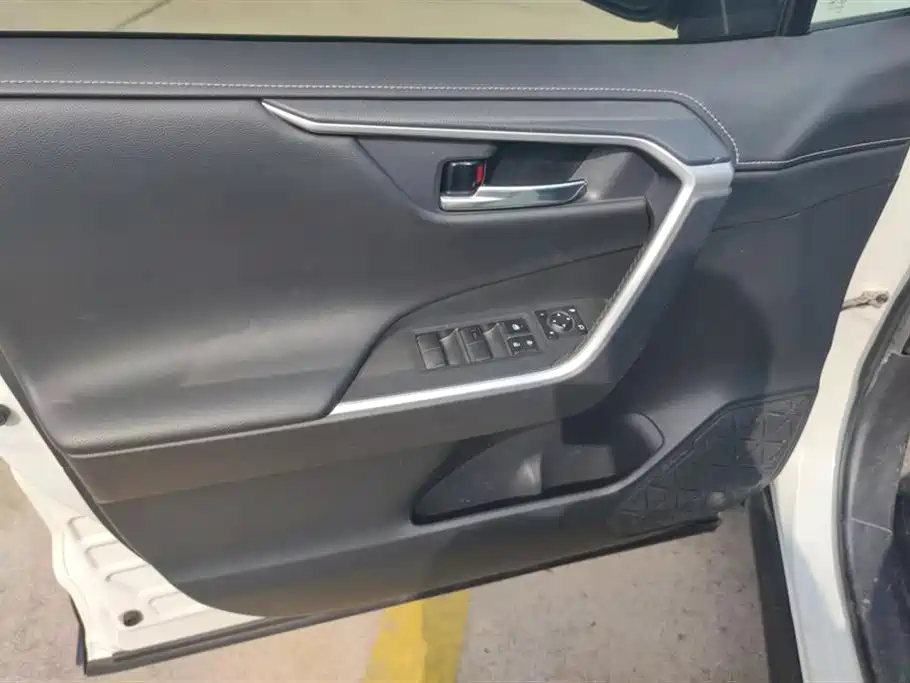 RAV4 Rongfang 2021 2.0L CVT two-wheel drive fashion PLUS version