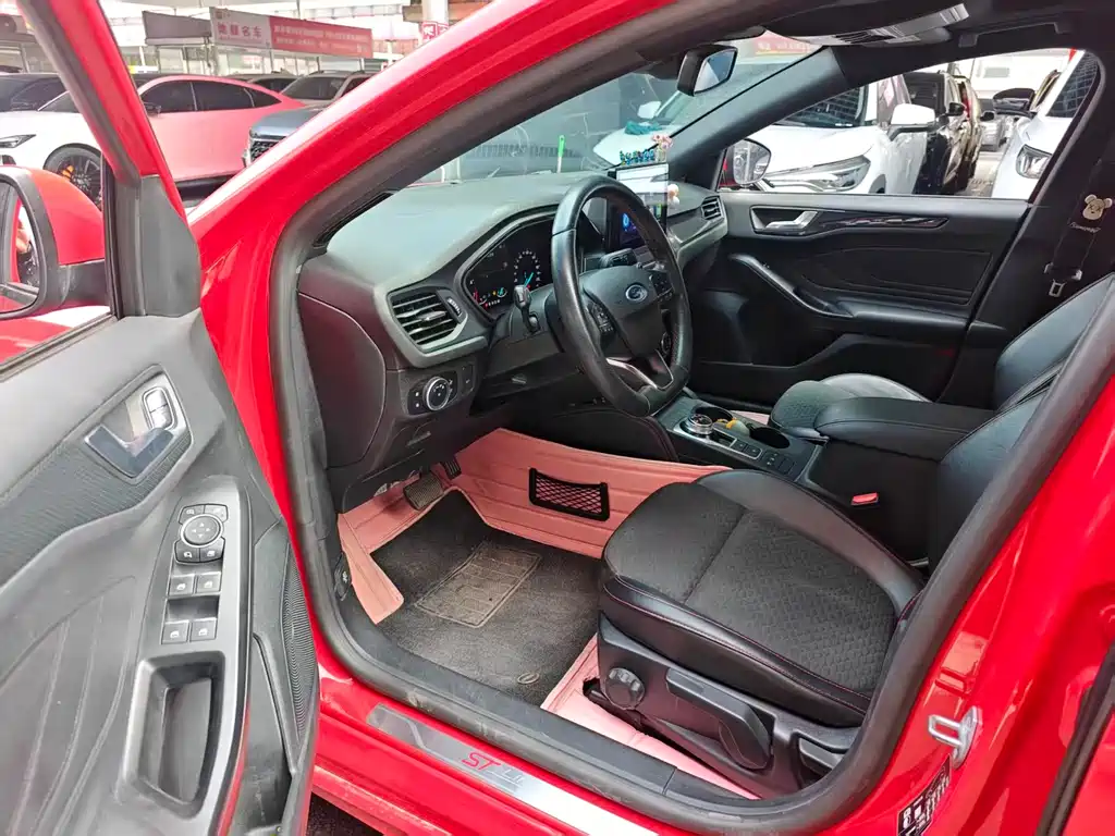 Fox 2020 sedan EcoBoost 180 automatic ST Line