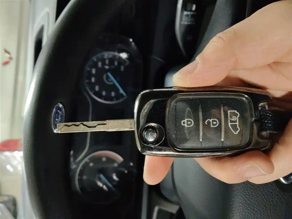 Quanshun 2023 2.0T diesel manual multi-function commercial vehicle short axle low top 5/6 seats