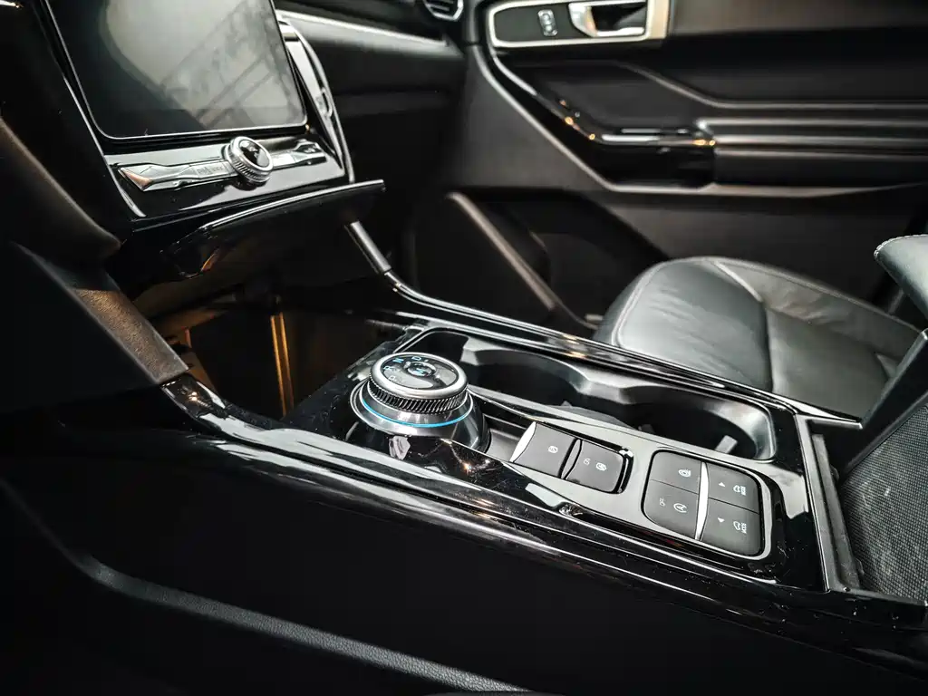 Explorer 2020 EcoBoost 285 rear-drive fashion edition 7-seater