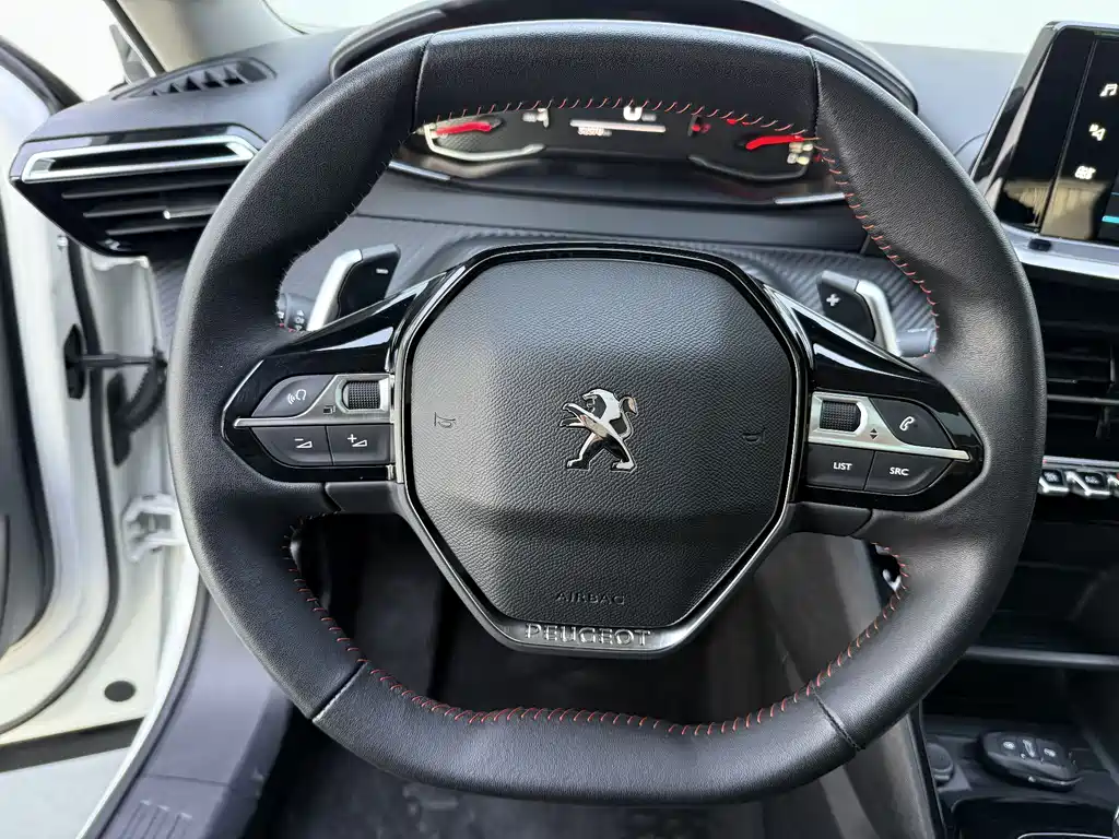 Peugeot 2008 2022 model 230THP THE ONE