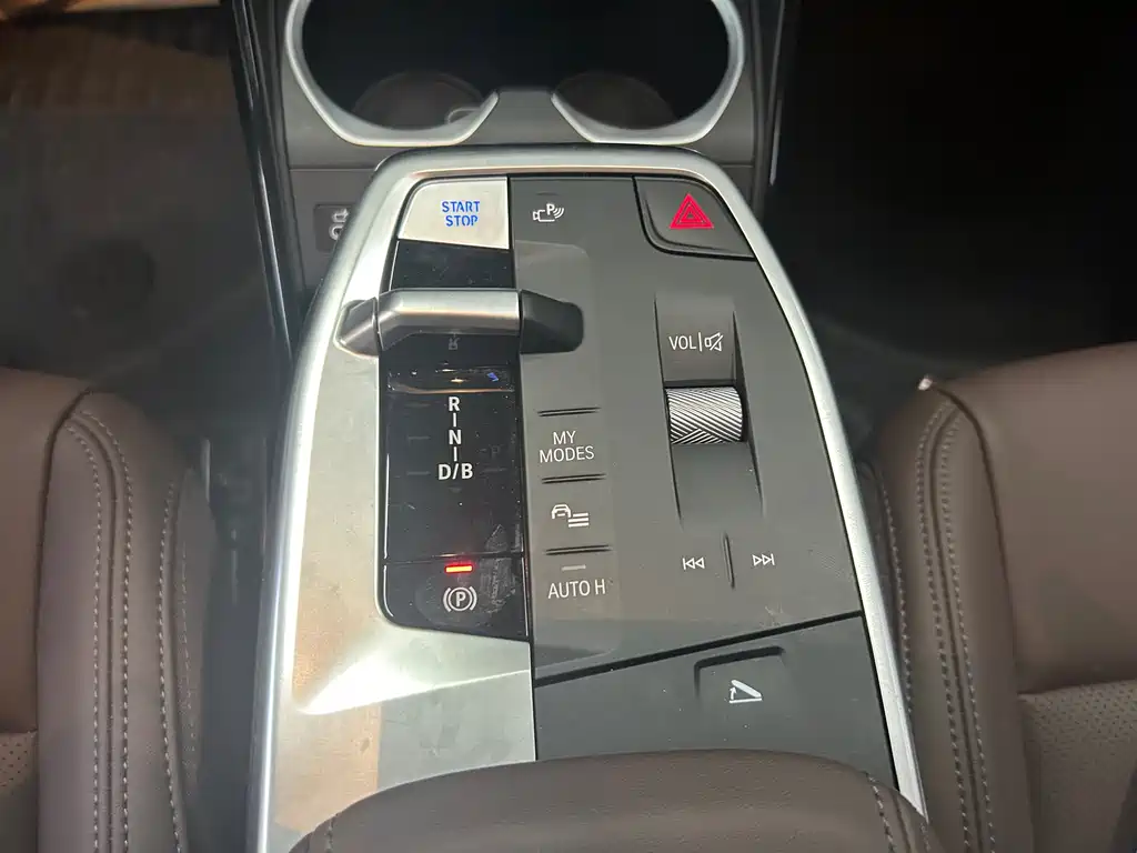 BMW iX1 2025 eDrive25L M sports Suit