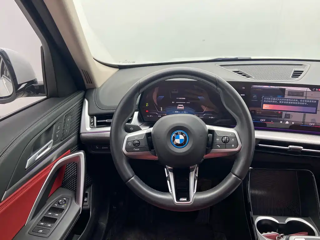 BMW iX1 2025 eDrive25L M sports Suit