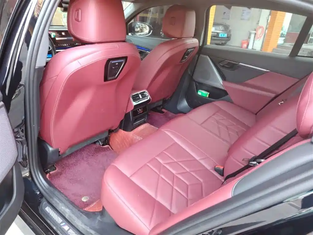 BMW i5 2024 eDrive 35L M sports suit